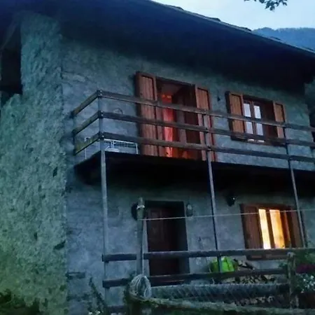 Casa Indipendente Val D'ayas - Saint Anselme Ferienhaus